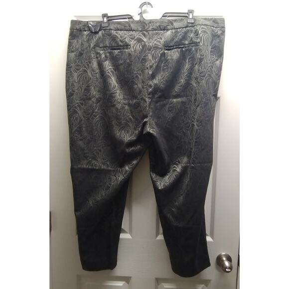 Lane Bryant NWT Plus Size 28 Madison Ankle Pants Pull-On Dark Green Botanical - Picture 3 of 6